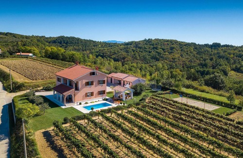 Novaki Motovunski House | Family-Friendly 5 Bedroom Accommodation in Motovun