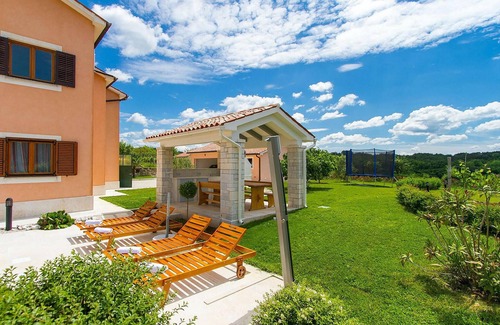 Novaki Motovunski House | Family-Friendly 5 Bedroom Accommodation in Motovun