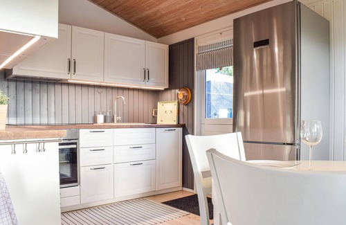 Olsted House | Comfortable 2 Bedroom Stay in Ølsted with Ocean Views