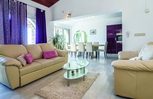 Omis House | Impressive 6-Bedroom Oceanfront Retreat in Omis