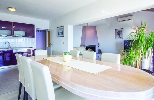 Omis House | Impressive 6-Bedroom Oceanfront Retreat in Omis