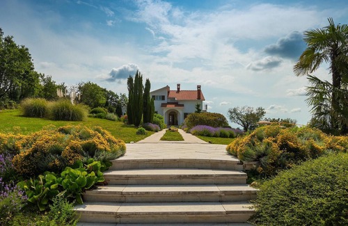 Trviz House | Ideal 5-Bedroom Retreat in Pazin with Private Pool & Spa