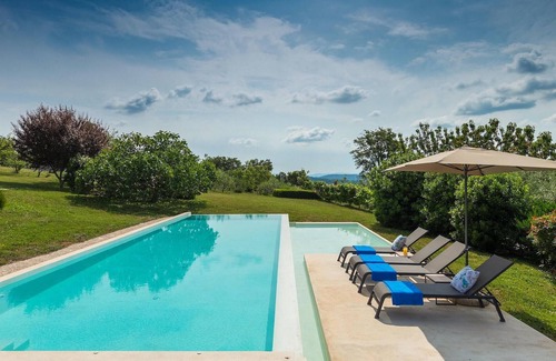 Trviz House | Ideal 5-Bedroom Retreat in Pazin with Private Pool & Spa