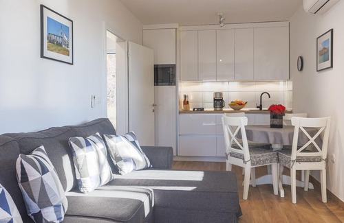 Fazana House | Family-Friendly 2 Bedroom Stay with Oceanfront Views