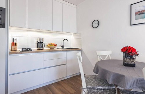 Fazana House | Family-Friendly 2 Bedroom Stay with Oceanfront Views