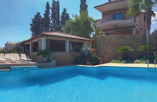 Egira House | Family-Friendly 4 Bedroom Retreat in Petalou, Korinthias