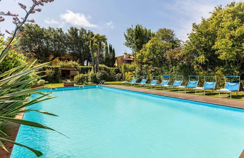 Pisa House | Discover 5-Bedroom Retreat in Pisa with Private Pool