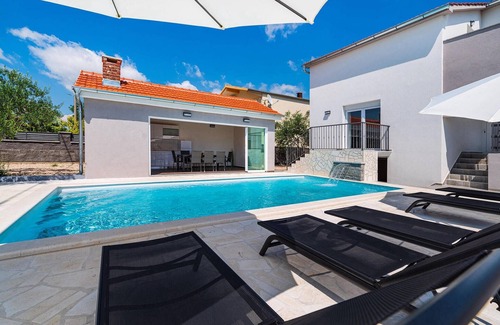Polaca House | Family-Friendly Villa Feniks with Pool and Spa in Polaa
