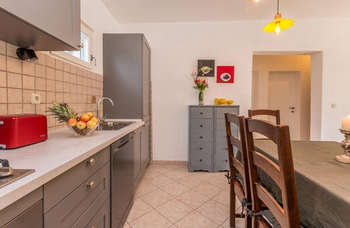 Polaca House | Family-Friendly Cottage with Pool and Outdoor Living Space