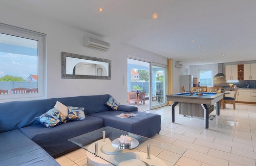 Musalez House | Unforgettable Stay at Villa Deep: Pet-Friendly & Poolside
