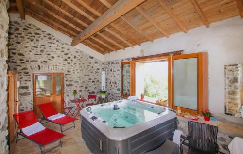 Privas House | Relaxing Retreat in Privas with Sauna and Pool Access