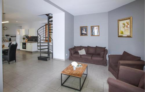 Privas House | Relaxing Retreat in Privas with Sauna and Pool Access