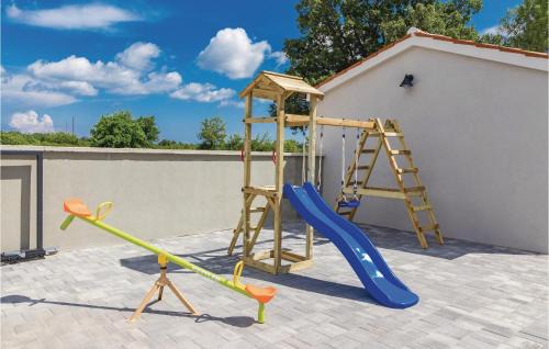 Liznjan House | Pet-Friendly Retreat in Radeki Polje with Kitchen Amenities