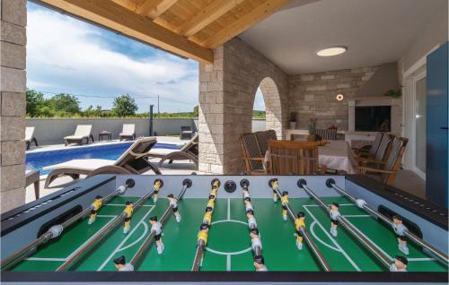 Liznjan House | Pet-Friendly Retreat in Radeki Polje with Kitchen Amenities