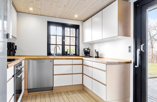 Roslev House | Inviting 2 Bedroom Accommodation with Ocean View in Roslev