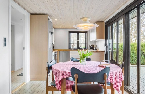 Roslev House | Inviting 2 Bedroom Accommodation with Ocean View in Roslev