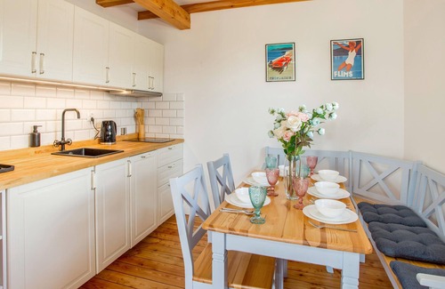 Debina House | Relax by the Ocean and Enjoy Your Vacation Home Escape