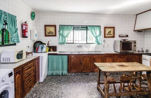 Rute House | Exceptional 9 Bedroom Accommodation with Private Pool in Rute