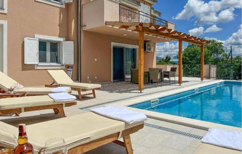 Ruzic House | Relaxing Home in Ruzic with Hot Tub and Pool Access