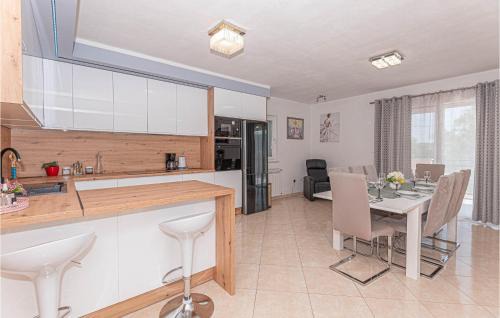 Ruzic House | Relaxing Home in Ruzic with Hot Tub and Pool Access