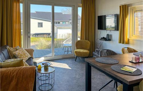 Scherpenisse House | Cozy Retreat in Scherpenisse with Pool and Kitchen Amenities