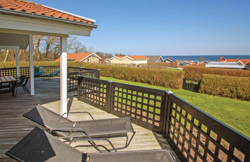 Grønninghoved Strand House | Spacious 4 Bedroom Accommodation with Ocean View in Sjølund