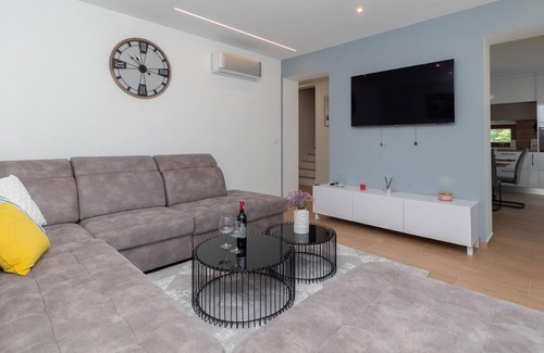 Murvica House | Awesome home in Smokovic