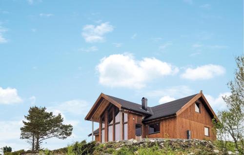 Sveio House | Beautiful Home in Sveio with Complimentary Wifi for Families