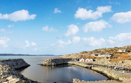 Sveio House | Beautiful Home in Sveio with Complimentary Wifi for Families