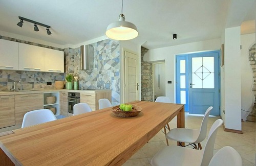 Tar-Vabriga House | Enjoy a 4 Bedroom Getaway with Pool in Tar-Vabriga