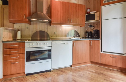 Skaven Strand House | Experience a Relaxing Vacation in This Cozy Log Cabin