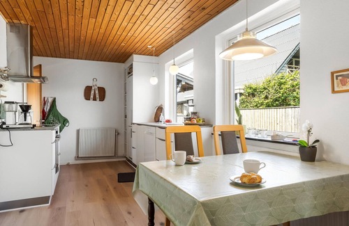 Thyboron House | Cozy Cottage Near Thyborøn Beach with Beautiful Garden