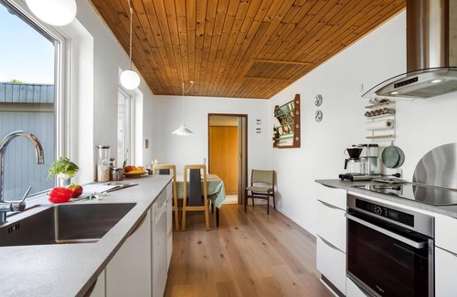 Thyboron House | Cozy Cottage Near Thyborøn Beach with Beautiful Garden