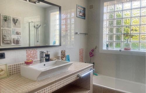 El Mas Mora House | Pet-Friendly Getaway: Awesome Home in Tordera with Pool