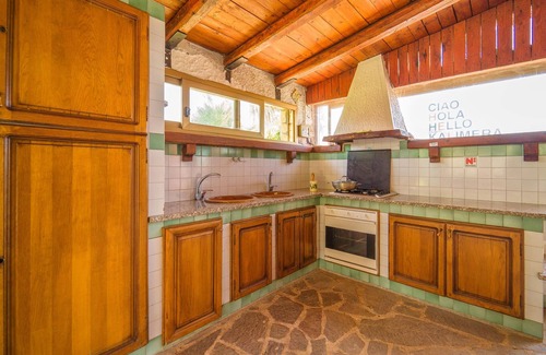 Trabia House | Family-Friendly 4-Bedroom Retreat with Ocean Views in Trabia
