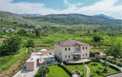 Tugare House | Perfect Getaway in Tugare: Kitchen, Pool & Pet-Friendly