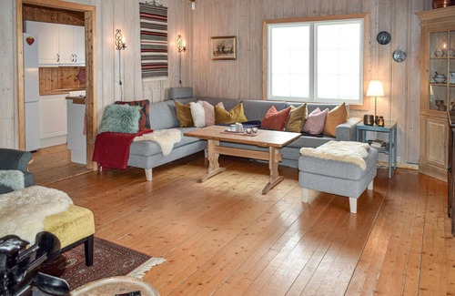 Ustaoset House | Charming Wooden House in Ustaoset with Lake View & Spa