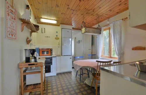 Vastervik Municipality House | Cozy 1 Bedroom Retreat in Västervik with Breakfast & Kitchen