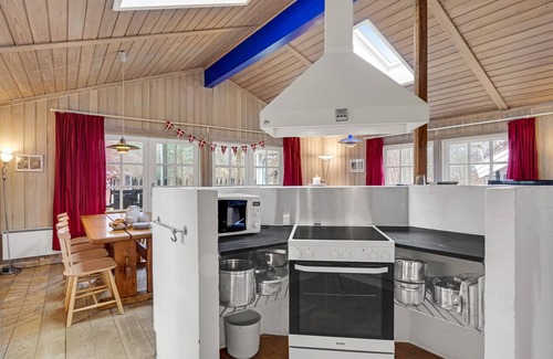 Hoensinge House | Relaxing 5 Bedroom Getaway in Vig with Oceanfront Amenities