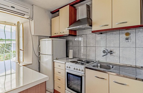 Cove Tri Zala (Zrnovo) House | Cozy 4-Bedroom Retreat with Ocean Views in Viganj