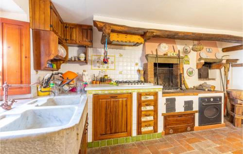 Saturnana House | Cozy Villa Di Piteccio with WiFi and Family-Friendly Amenities