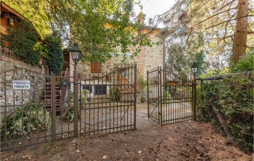 Saturnana House | Cozy Villa Di Piteccio with WiFi and Family-Friendly Amenities