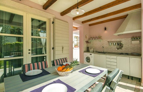 Strpacici House | Perfect 2 Bedroom Retreat in Visnjan with Pool & Spa