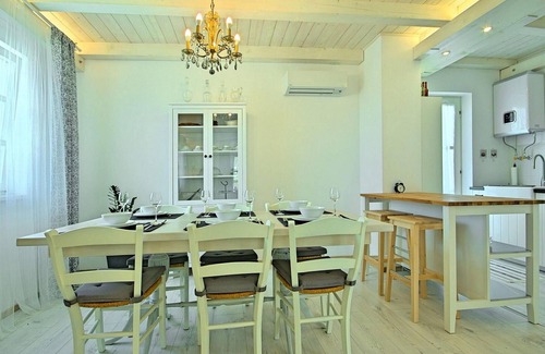 Strpacici House | Perfect 2 Bedroom Retreat in Visnjan with Pool & Spa