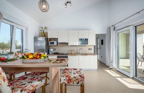 Vodnjan House | Relaxing 2-Bedroom Stay with Pool in Vodnjan
