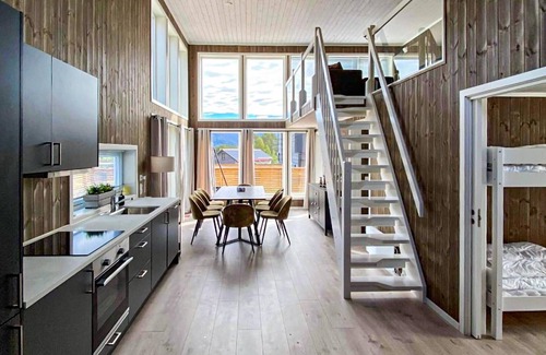 Kviteseid House | Stylish Cottage with Lake Views and Spa by Bussvikfjord