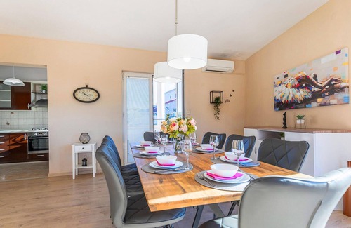 Vrsi House | Ideal 3 Bedroom Retreat in Vrsi with Oceanfront Views