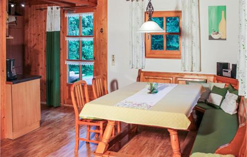 Waldmuenchen House | Welcoming Pet-Friendly Home in Waldmnchen with Kitchen