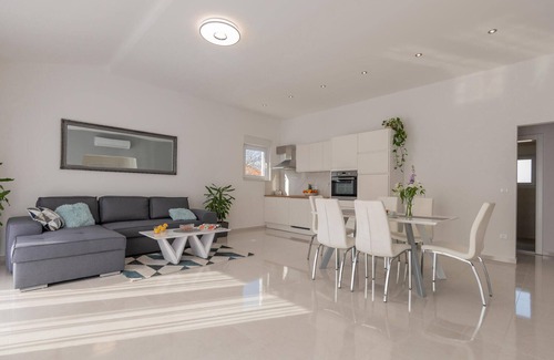 Zadvarje House | Unwind in a Fun Vacation Home with Pool and Spa Amenities