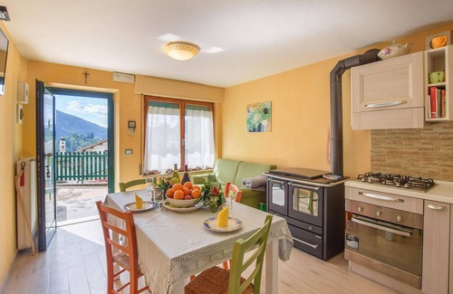 Sovramonte House | Colorful Getaway in Nature: Perfect for Families & Pets